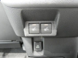 【シートヒーター装備】運転席と助手席の両方をじんわりと温めてくれます。寒い冬の朝や雪の日でも、乗ってすぐに快適な移動を叶えてくれます。