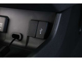 スマートフォンなどの音楽再生が可能なUSB接続ジャック装備車両です♪♪♪