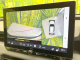 【パノラミックビューモニター】専用のカメラにより、上から見下ろしたような視点で360度クルマの周囲を確認することができます☆死角部分も確認しやすく、狭い場所での切り返しや駐車もスムーズに行えます。