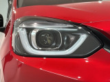 LEDヘッドライトは、点灯の瞬間から最大光量を発揮し、突然暗くなるトンネルなどでの安定感を高めます。