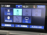 Bluetooth(ブルートゥース)接続機能付き。スマートフォンなどからお気に入りの音楽をワイヤレス再生できます。ドライブがさらに楽しくなりますね。