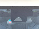 【トヨタセーフティセンス】走行中に前方の車両等を認識し、衝突しそうな時は警報とブレーキで衝突回避と被害軽減をアシスト。より安全にドライブをお楽しみいただけます。