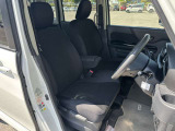 運転席も広く女性はもちろん背の高い男性でも窮屈ではないと思います☆