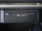 車内でCD DVDのメディアが楽しめます。