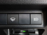 オートマチックハイビームとは、先行車や対向車のライトを認識し、ハイビームとロービームを自動で切り替える機能です。夜道の視界を確保します。詳細は販売店スタッフまでおたずねください。
