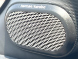 ●harman/kardonサウンドシステム:オーディオ専門メーカーが手掛けるプレミアムスピーカーを装備。多数のスピーカーから、音の粒立ちまで分かる高品質な音楽をお楽しみいただけます。