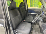 運転席シート廻りは使用感も少なく、良好な状態となっています。前オーナー様が丁寧に使っていたことがよくわかりますね。