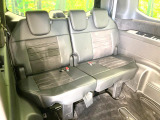 床下収納式のサードシートです。座席部分をコンパクトに収納でき、広大な荷室スペースとしてお使いいただけます!乗車人数や荷物の量など利用シーンに合わせて3列目を有効活用でき、とっても便利♪