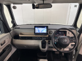 見通しの良い運転席回りとなっておりますので安心して運転をして頂けます!窓が大きいので明るく開放的な室内です