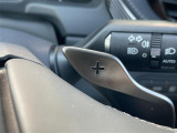 【パドルシフト(AT車)】MT車と同じように好きなギアで走ることができます!ステアリングから手を離さずに指先だけでシフト操作ができ、よりスポーティな走りをお楽しみいただけます。