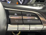 【マツダ・レーダー・クルーズ・コントロール(MRCC)】先行車との速度差や車間距離を認識し、設定した車速内で車間距離を自動で調整・維持することで、高速道路などでドライバーの負担を軽減します。