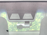 【スマートアシスト】走行中に前方の車両等を認識し、衝突しそうな時は警報とブレーキで衝突回避と被害軽減をアシスト。より安全にドライブをお楽しみいただけます。