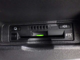 すっきりとインストールされた純正ビルトインETC。見た目もさることながら実用性も充分です。