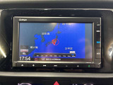 ディスプレイオーディオやカーナビは、現代のドライブにおいて欠かせない装備のひとつです。初めての場所でも迷いにくく、快適なルート案内で運転をサポートします。移動中のエンターテインメント性も高まります。