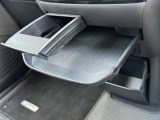 MAX3キロまで可能なトレーがエアコン操作部の下に付いてます☆★ちょっとした小物なども置いてもらえます♪