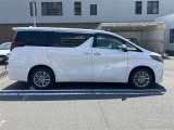 両側パワースライドドア付きだから、狭い駐車スペースなどでの 乗り降りラクラク!小さなお子さまのいるご家庭には嬉しい装備。