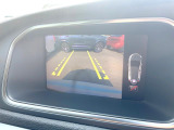 【パークアシスト・カメラ】駐車時に後方がリアルタイム映像で確認できます。大型商業施設や立体駐車場での駐車時や、夜間のバック時に大活躍!運転スキルに関わらず、今や必須となった装備のひとつです!