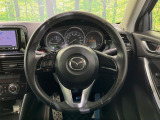 【純正革巻きステアリング】上質な革を使用することで、手にしっかり馴染みとても運転しやすいハンドルです♪
