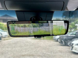 車両後方カメラの映像をインナーミラー内のディスプレイに表示、後方の安全確認をサポートする「デジタルインナーミラー」を搭載。