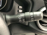ライトスイッチです。「AUTO」にすると外の明るさに応じてスモールライト・ヘッドライトが自動でON・OFFします。夕暮れ時や屋内駐車場、トンネルなどに便利です。フォグランプもON・OFFできます。