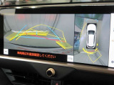 パノラミックビューモニター付きです。車両を上から見たような映像をディスプレイオーディオ画面に表示。運転席からの目視だけでは見にくい、車両周辺の状況をリアルタイムでしっかり確認できます。