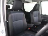 【フロントシート】運転しやすいドライバーズコックピット!ドライブが楽しくなります。