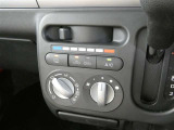 マニュアルエアコン装着です。夏は、快適に、冬でも車内の曇りを取ってくれるので安全です。