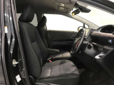 高いホールド性で運転姿勢が安定します。長距離ドライブでも疲れにくいのが魅力です。快適なドライビングライフをお送りください♪