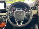 【純正革巻きステアリング】上質な革を使用することで、手にしっかり馴染みとても運転しやすいハンドルです♪