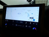 14インチのディスプレイオーディオ装着です。スマホとの通信で様々なサービスが楽しめます。TV視聴にも対応しています。