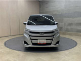お車購入のポイントとなるフロントマスクです。上質で迫力あるデザインですね☆☆