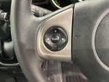ステアリングにオーディオ操作スイッチが付いています。オーディオ画面に直接タッチしなくても操作が出来ますので、運転に集中できます。