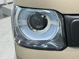 LEDヘッドライトは、点灯の瞬間から最大光量を発揮し、突然暗くなるトンネルなどでの安定感を高めます。