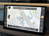 新インフォテイメントシステム「Pivi Pro」に搭載される3Dサラウンドカメラシステム。車輌AIにより車輌を含む周囲の映像を立体的に表示。よりスムーズな駐車や発進が可能となります。