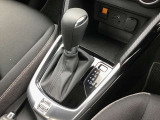 オートマのシフトレバーは操作しやすい位置にあります☆
