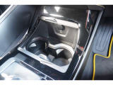 ドリンクホルダーを使わないときは蓋も出来ます☆お問い合わせは大阪BMW Premium Selection 吹田(無料ダイヤル)0078-6002-613077迄お待ちしております☆〒564-0054大阪府吹田市芳野町5-55 06-4861-5515