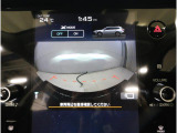 運転席からは見えにくい左右のエリアまでしっかりカバーし、死角を減らして視界を拡大。狭い道でのすれ違いや、建物の陰から車や歩行者が現れる場面でも、安心して状況を把握できる頼れる機能です。
