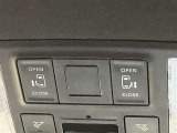 両側電動スライドドア