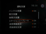 ☆エマージェンシーブレーキ搭載☆フロントカメラで前方の障害物を検知。衝突の可能性が高まると警告灯やブザーによりドライバーに回避操作を促します。衝突を回避、または衝突時の被害や障害を軽減します。