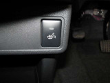 運転席にシートヒーター付きで、寒い日も快適に過ごせます。オートマチックハイビーム付きでハイビームとロービームを自動で切り替え夜間の歩行者などの早期発見をサポートします。