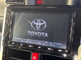 【メーカー純正ナビ】インテリアに溶け込むスタイリッシュな「専用設計」メーカーナビを装備♪視認性や操作性など基本性能にも優れ、より上質なカーライフをお楽しみいただけます。