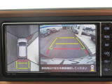 パノラミックビューモニター付きです。車両を上から見たような映像をディスプレイオーディオ画面に表示。運転席からの目視だけでは見にくい、車両周辺の状況をリアルタイムでしっかり確認できます。