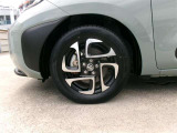 15インチ純正アルミホイール。路面に近いホイール部分は特に目立ちますし、車のイメージも大きく変わりますよ!