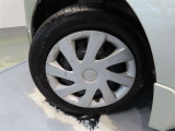 タイヤサイズは155/65R14です。