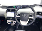 運転席まわりです。 各操作スイッチは使いやすい位置に配置されてます。