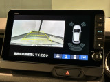 リバースギアに入れるだけで後方の表示へ切り替わります。夜間や雨の日の駐車も楽になりますよ。