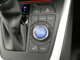 マルチテレインセレクト機構搭載。路面状況に合わせて4WD・ブレーキ・駆動力などを制御します。