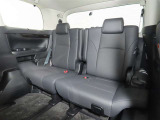 便利な5:5分割可倒式シートです。収納と乗車人数のバランスに優れています♪荷物の大きさに応じたラゲージスペースをフレキシブルに作り出せるので、シーンに応じた使い方ができます♪