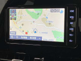 【トヨタ純正SDナビゲーション装備】純正品だから使いやすい!フルセグTV視聴可能で室内も快適♪地図データが古くなってきたら全国トヨタディーラーで更新(有料)も簡単にできます♪