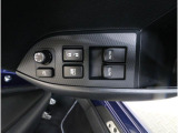 運転席からドアミラー開閉&角度調整、集中ドアロック、全ウィンドーの開閉を行えるスイッチが集約されております。